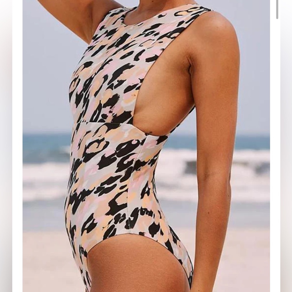 One Piece animal print women’s swimsuit zipper zip up back NWOT XL